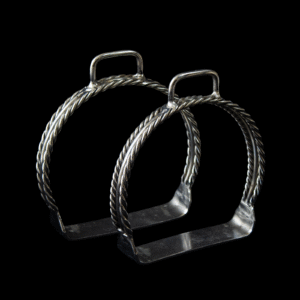 ESTRIBO TORCIDO COM DETALHE