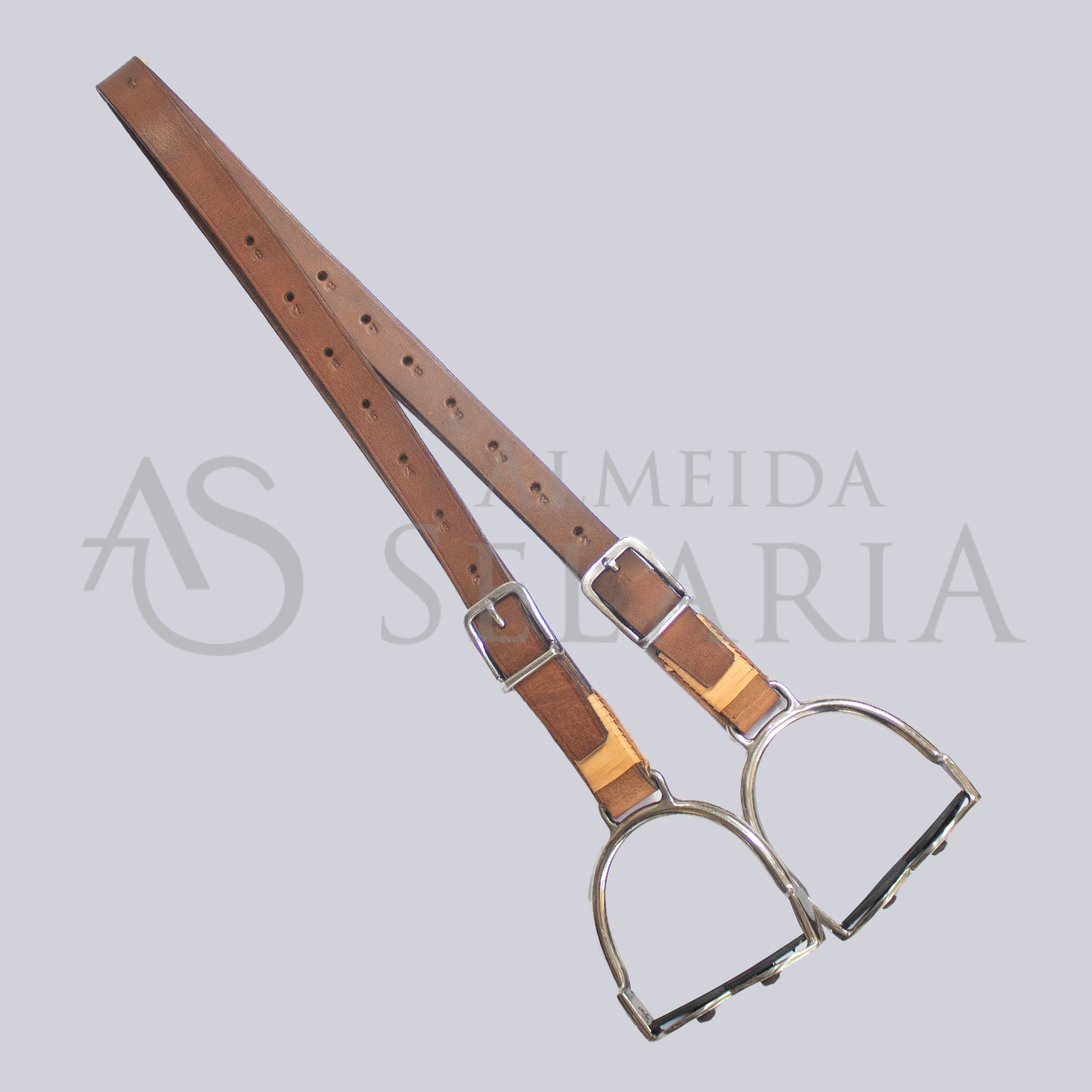 LORO COM ESTRIBO - PREMIUM